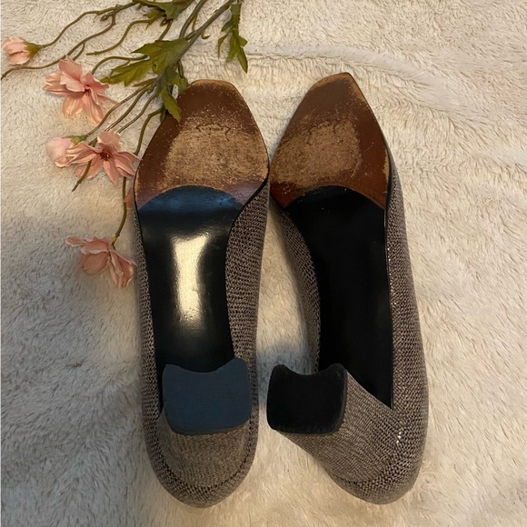 Beautiful Stuart Weitzman New Noir/Pyrite color (brown/tan) Leather heel shoes - Picture 5 of 5
